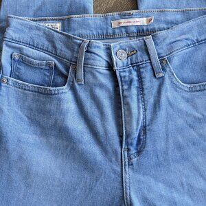 Levi Strauss & Co Light Wash Sky Blue 311 Shaping Skinny Blue Jeans Size 28 x 28